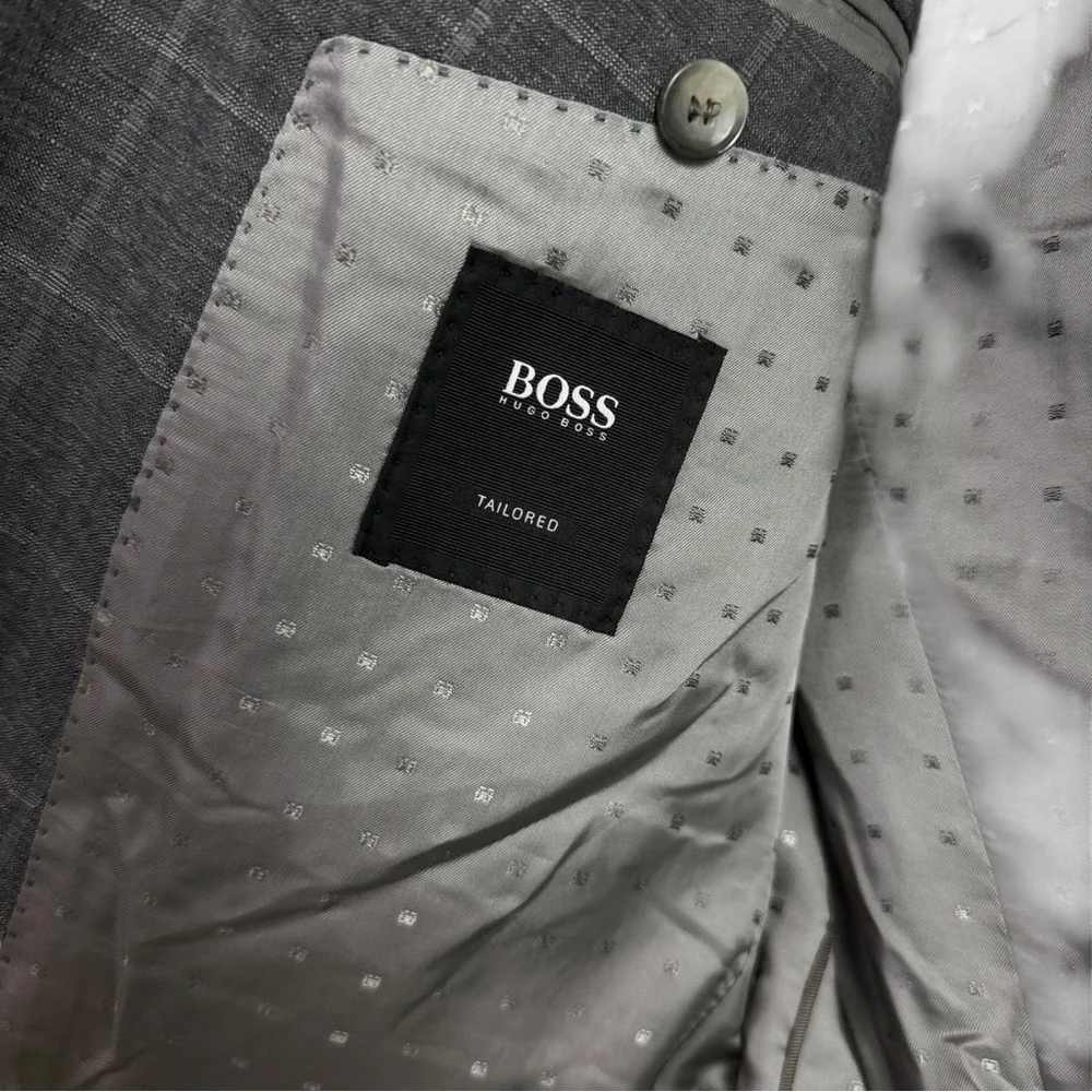 Hugo BOSS Tailored Gray Windowpane Plaid Blazer Virgin Wool Sport Coat Men’s 38R